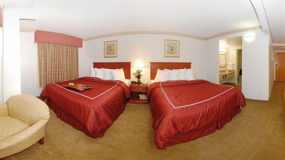Four Points By Sheraton Raleigh Arena Exteriér fotografie